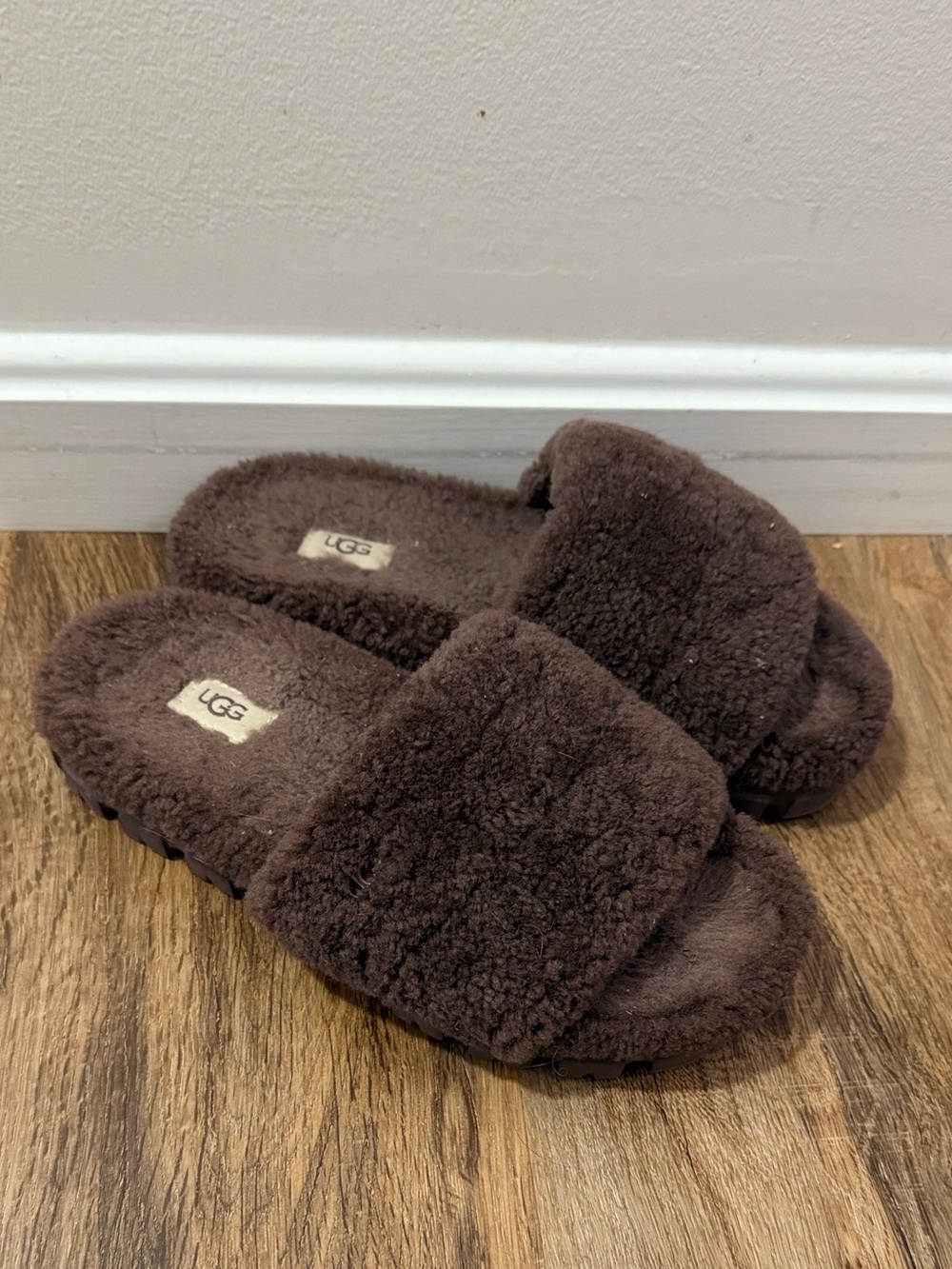 UGG Cozette Sherpa slippers in Chocolate Brown Women’s size 8